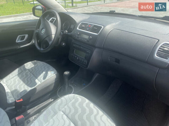 Красный Шкода Фабия, объемом двигателя 1.39 л и пробегом 179 тыс. км за 5700 $, фото 18 на Automoto.ua