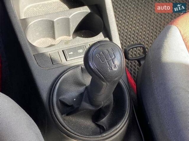 Красный Шкода Фабия, объемом двигателя 1.39 л и пробегом 258 тыс. км за 4690 $, фото 17 на Automoto.ua