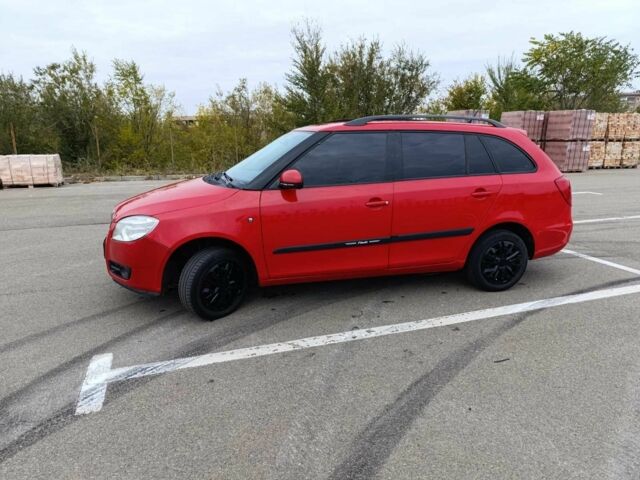 Красный Шкода Фабия, объемом двигателя 1.2 л и пробегом 250 тыс. км за 4300 $, фото 3 на Automoto.ua