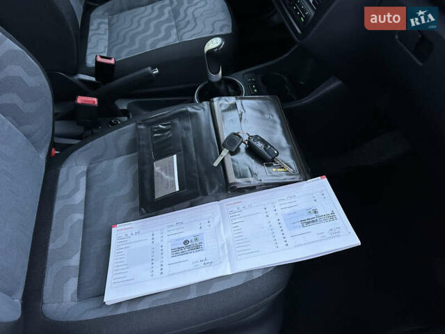 Червоний Шкода Фабія, об'ємом двигуна 1.6 л та пробігом 156 тис. км за 6200 $, фото 45 на Automoto.ua