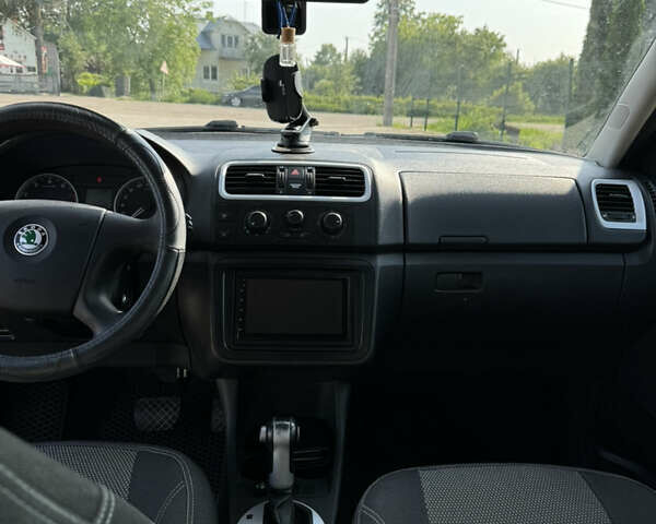 Красный Шкода Фабия, объемом двигателя 1.6 л и пробегом 166 тыс. км за 6300 $, фото 12 на Automoto.ua