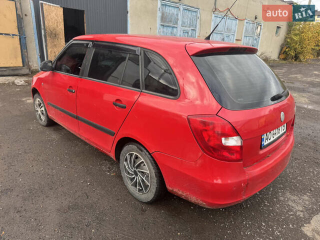 Красный Шкода Фабия, объемом двигателя 1.39 л и пробегом 270 тыс. км за 2599 $, фото 4 на Automoto.ua