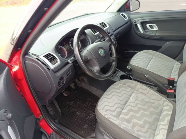 Красный Шкода Фабия, объемом двигателя 1.2 л и пробегом 250 тыс. км за 4300 $, фото 8 на Automoto.ua