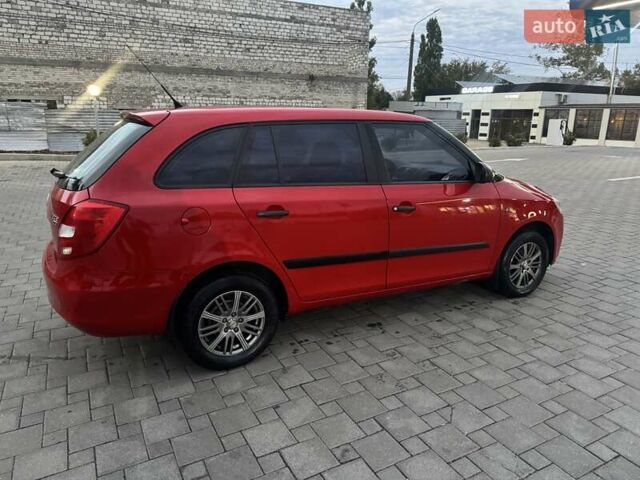 Красный Шкода Фабия, объемом двигателя 1.39 л и пробегом 146 тыс. км за 6200 $, фото 4 на Automoto.ua
