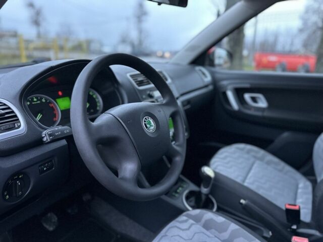 Красный Шкода Фабия, объемом двигателя 1.6 л и пробегом 156 тыс. км за 6200 $, фото 5 на Automoto.ua