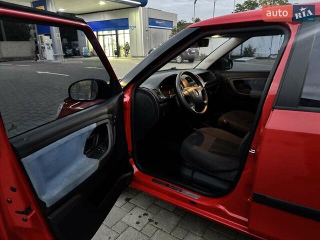 Красный Шкода Фабия, объемом двигателя 1.39 л и пробегом 146 тыс. км за 6200 $, фото 7 на Automoto.ua