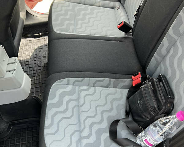 Красный Шкода Фабия, объемом двигателя 1.2 л и пробегом 157 тыс. км за 5500 $, фото 21 на Automoto.ua