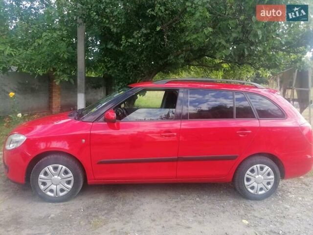 Красный Шкода Фабия, объемом двигателя 1.4 л и пробегом 248 тыс. км за 5350 $, фото 4 на Automoto.ua