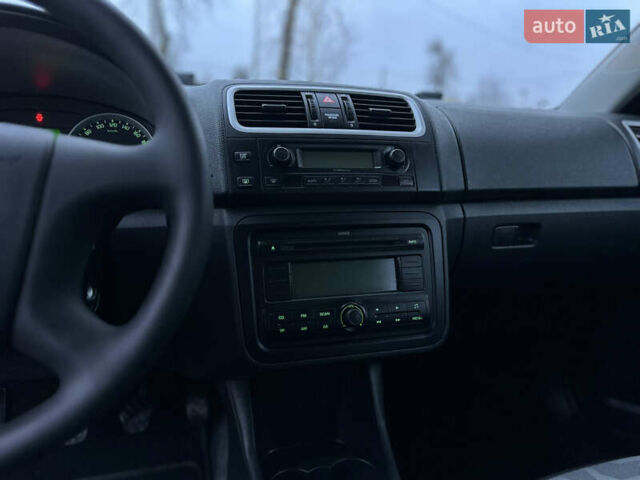 Червоний Шкода Фабія, об'ємом двигуна 1.6 л та пробігом 156 тис. км за 6200 $, фото 27 на Automoto.ua