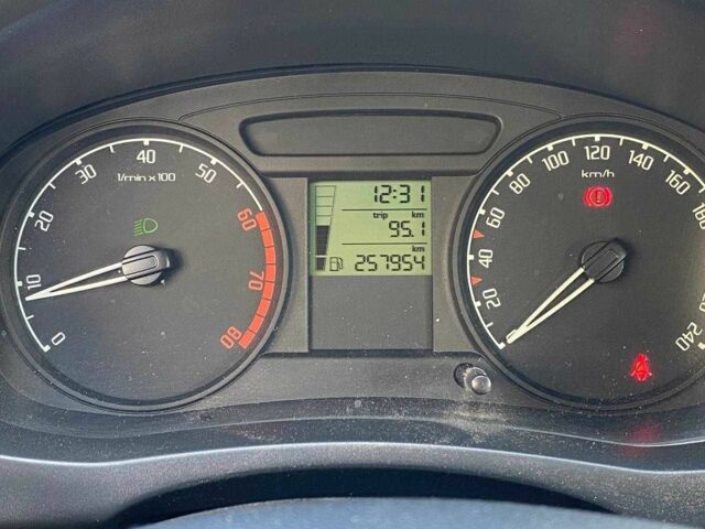 Червоний Шкода Фабія, об'ємом двигуна 1.4 л та пробігом 258 тис. км за 5490 $, фото 14 на Automoto.ua