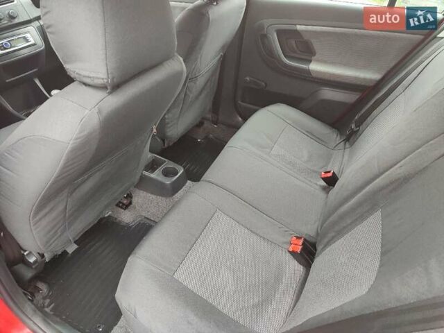 Красный Шкода Фабия, объемом двигателя 1.2 л и пробегом 70 тыс. км за 5500 $, фото 6 на Automoto.ua