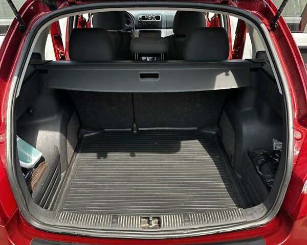 Красный Шкода Фабия, объемом двигателя 1.2 л и пробегом 157 тыс. км за 5500 $, фото 4 на Automoto.ua