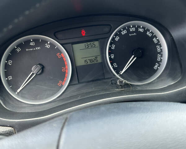 Красный Шкода Фабия, объемом двигателя 1.2 л и пробегом 157 тыс. км за 5500 $, фото 23 на Automoto.ua