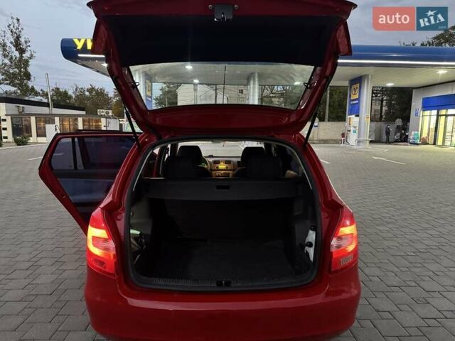 Красный Шкода Фабия, объемом двигателя 1.39 л и пробегом 146 тыс. км за 6200 $, фото 15 на Automoto.ua