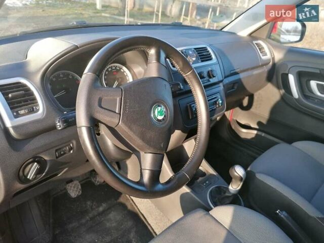Красный Шкода Фабия, объемом двигателя 1.4 л и пробегом 248 тыс. км за 5350 $, фото 10 на Automoto.ua