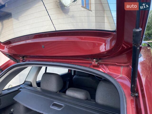 Красный Шкода Фабия, объемом двигателя 1.39 л и пробегом 180 тыс. км за 5000 $, фото 20 на Automoto.ua