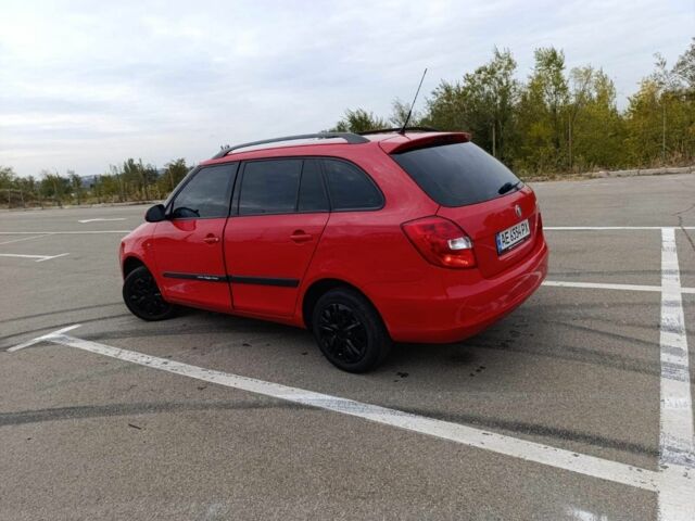 Красный Шкода Фабия, объемом двигателя 1.2 л и пробегом 250 тыс. км за 4300 $, фото 2 на Automoto.ua