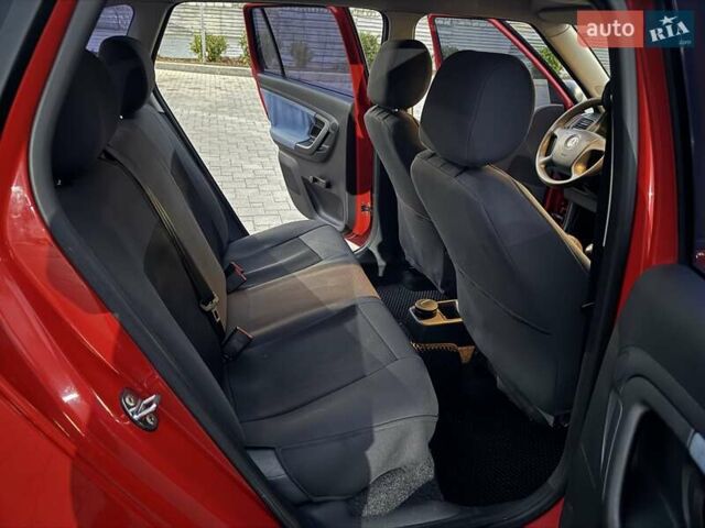 Красный Шкода Фабия, объемом двигателя 1.39 л и пробегом 146 тыс. км за 6200 $, фото 13 на Automoto.ua