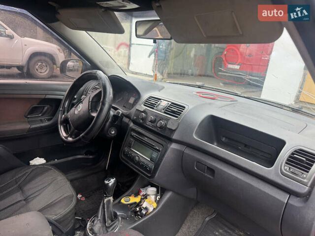 Красный Шкода Фабия, объемом двигателя 1.39 л и пробегом 270 тыс. км за 2599 $, фото 7 на Automoto.ua