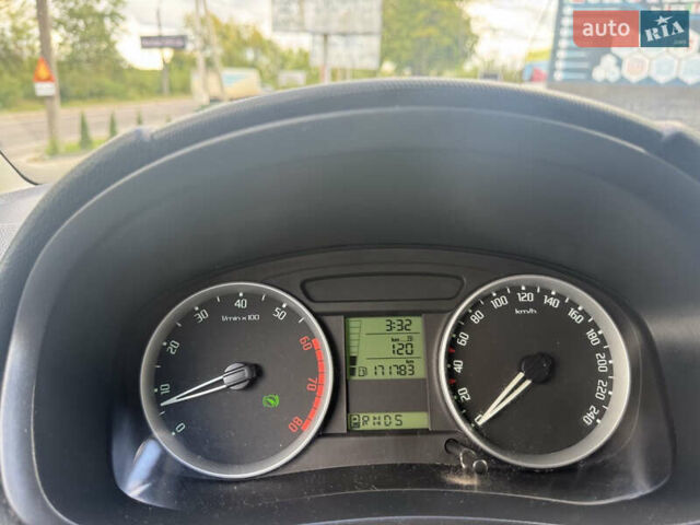 Красный Шкода Фабия, объемом двигателя 1.6 л и пробегом 171 тыс. км за 7200 $, фото 14 на Automoto.ua