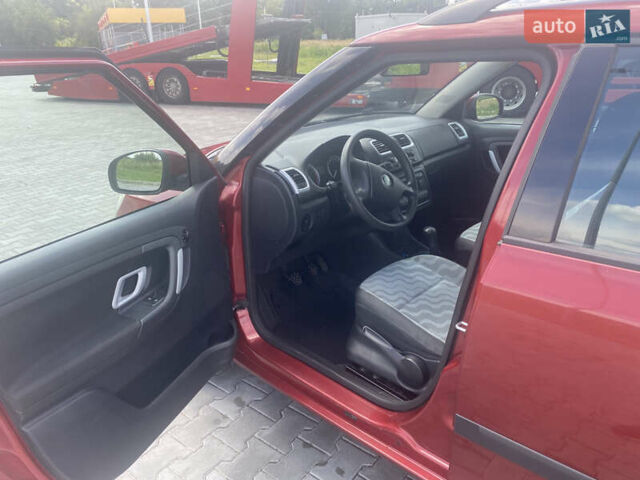 Красный Шкода Фабия, объемом двигателя 1.39 л и пробегом 179 тыс. км за 5700 $, фото 8 на Automoto.ua