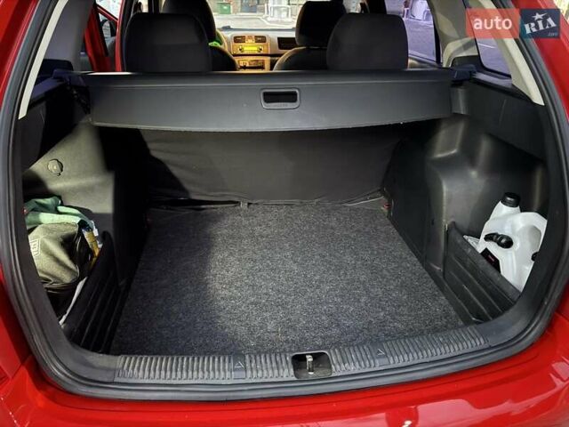 Красный Шкода Фабия, объемом двигателя 1.39 л и пробегом 146 тыс. км за 5500 $, фото 8 на Automoto.ua