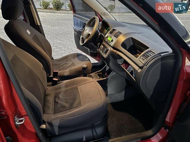 Красный Шкода Фабия, объемом двигателя 1.39 л и пробегом 146 тыс. км за 5500 $, фото 10 на Automoto.ua