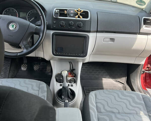 Красный Шкода Фабия, объемом двигателя 1.2 л и пробегом 157 тыс. км за 5500 $, фото 15 на Automoto.ua
