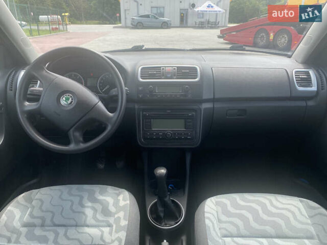 Красный Шкода Фабия, объемом двигателя 1.39 л и пробегом 179 тыс. км за 5700 $, фото 20 на Automoto.ua