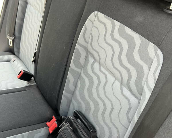 Красный Шкода Фабия, объемом двигателя 1.2 л и пробегом 157 тыс. км за 5500 $, фото 20 на Automoto.ua