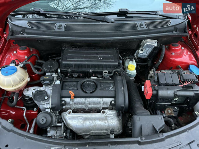 Червоний Шкода Фабія, об'ємом двигуна 1.6 л та пробігом 156 тис. км за 6200 $, фото 53 на Automoto.ua