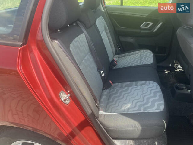 Красный Шкода Фабия, объемом двигателя 1.39 л и пробегом 179 тыс. км за 5700 $, фото 16 на Automoto.ua
