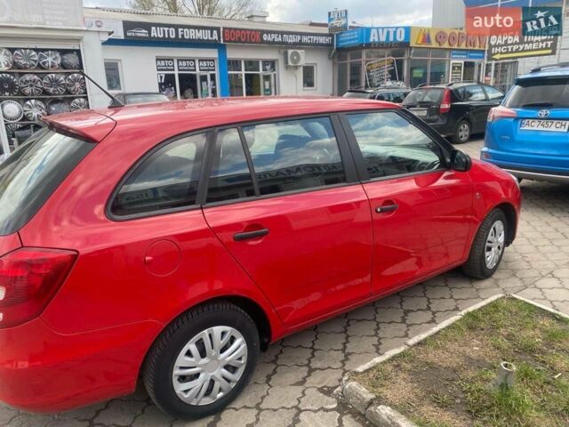 Красный Шкода Фабия, объемом двигателя 1.2 л и пробегом 240 тыс. км за 4000 $, фото 4 на Automoto.ua