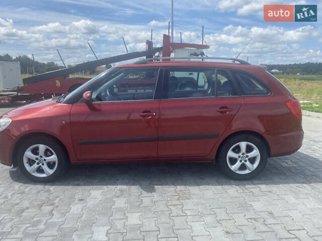 Красный Шкода Фабия, объемом двигателя 1.39 л и пробегом 179 тыс. км за 5700 $, фото 2 на Automoto.ua