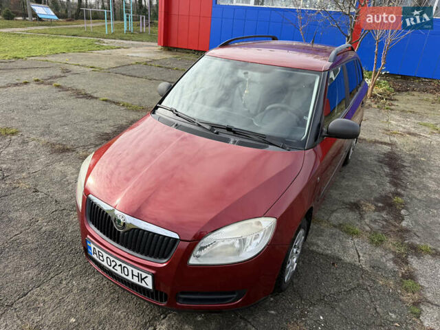 Красный Шкода Фабия, объемом двигателя 1.2 л и пробегом 292 тыс. км за 4600 $, фото 2 на Automoto.ua