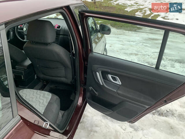 Червоний Шкода Фабія, об'ємом двигуна 1.6 л та пробігом 275 тис. км за 5100 $, фото 11 на Automoto.ua
