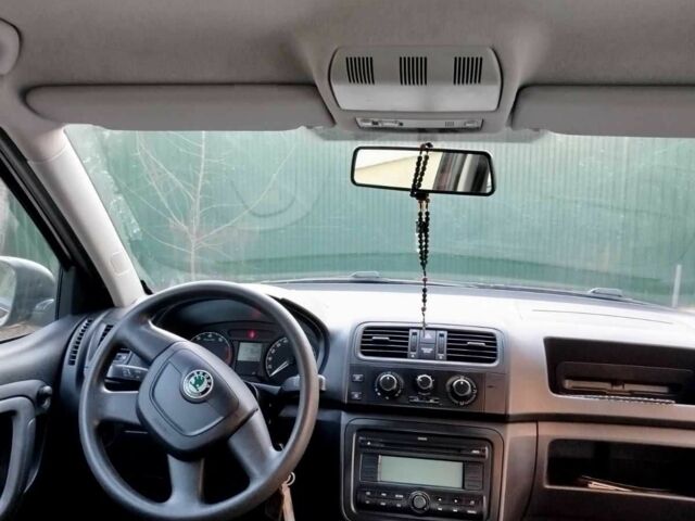 Червоний Шкода Фабія, об'ємом двигуна 1.4 л та пробігом 159 тис. км за 4950 $, фото 5 на Automoto.ua