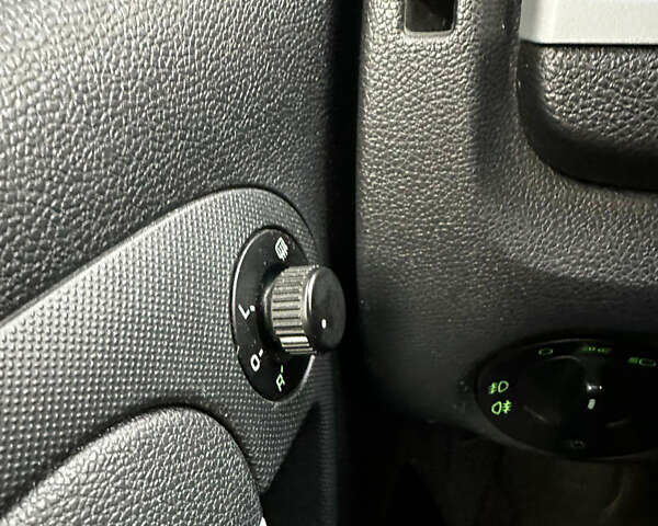 Червоний Шкода Фабія, об'ємом двигуна 1.6 л та пробігом 209 тис. км за 5200 $, фото 24 на Automoto.ua