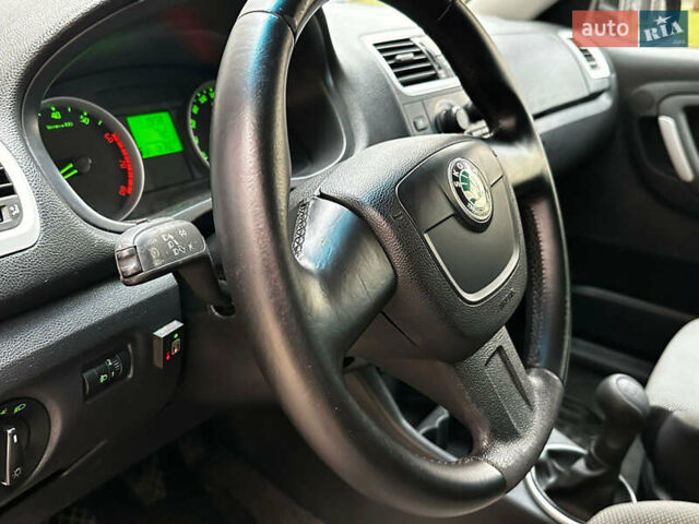 Червоний Шкода Фабія, об'ємом двигуна 1.6 л та пробігом 209 тис. км за 5200 $, фото 16 на Automoto.ua