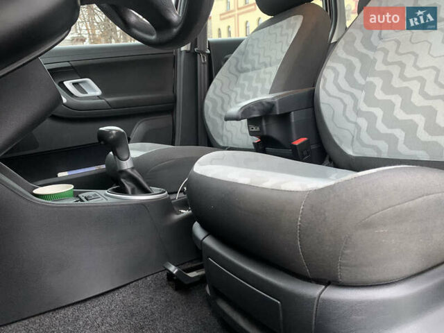 Червоний Шкода Фабія, об'ємом двигуна 1.6 л та пробігом 275 тис. км за 5100 $, фото 20 на Automoto.ua