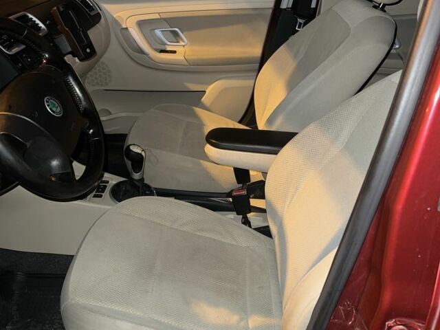 Шкода Фабия 2009 в Львове на Automoto.ua Красный Шкода Фабия, объемом двигателя 1.9 л и пробегом 438 тыс. км за 2200 $, фото 3 на Automoto.ua