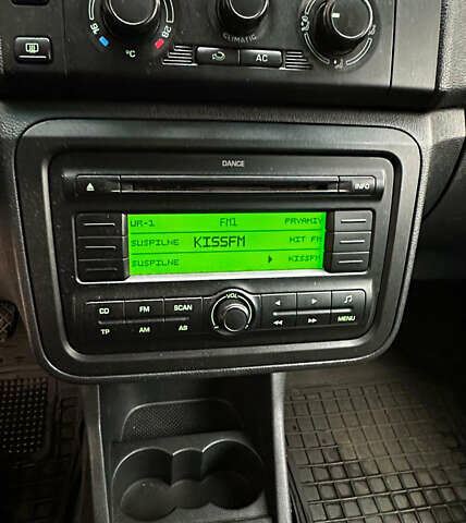 Червоний Шкода Фабія, об'ємом двигуна 1.6 л та пробігом 209 тис. км за 5200 $, фото 22 на Automoto.ua