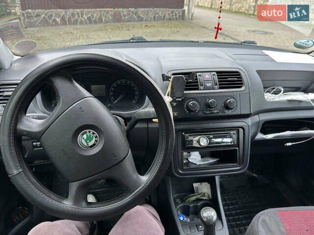 Красный Шкода Фабия, объемом двигателя 1.39 л и пробегом 182 тыс. км за 5500 $, фото 1 на Automoto.ua