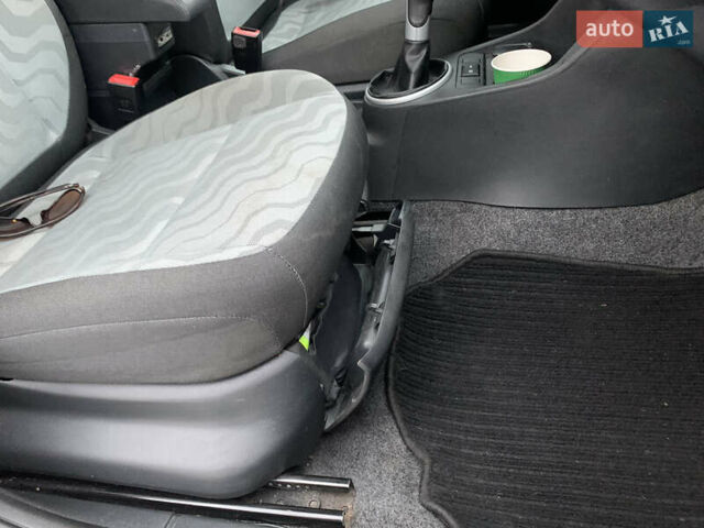Червоний Шкода Фабія, об'ємом двигуна 1.6 л та пробігом 275 тис. км за 5100 $, фото 19 на Automoto.ua