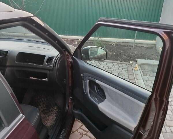 Червоний Шкода Фабія, об'ємом двигуна 1.4 л та пробігом 159 тис. км за 4950 $, фото 7 на Automoto.ua