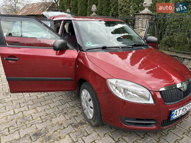 Красный Шкода Фабия, объемом двигателя 1.39 л и пробегом 182 тыс. км за 5500 $, фото 2 на Automoto.ua