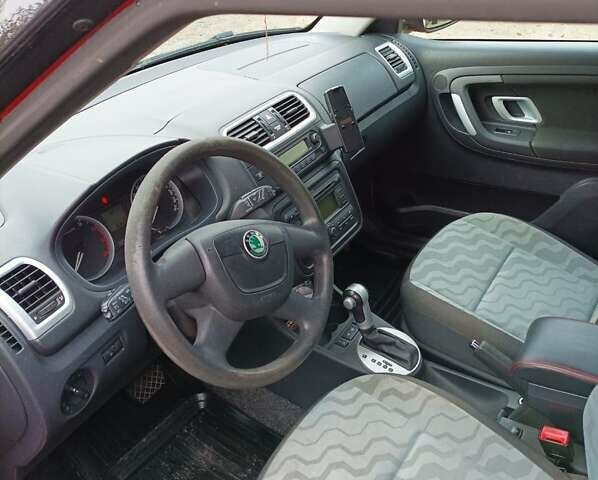 Красный Шкода Фабия, объемом двигателя 1.6 л и пробегом 184 тыс. км за 6200 $, фото 8 на Automoto.ua