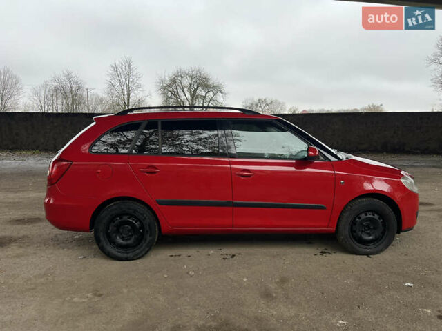 Красный Шкода Фабия, объемом двигателя 1.2 л и пробегом 247 тыс. км за 4199 $, фото 6 на Automoto.ua