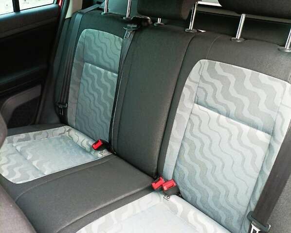 Красный Шкода Фабия, объемом двигателя 1.6 л и пробегом 184 тыс. км за 6200 $, фото 4 на Automoto.ua