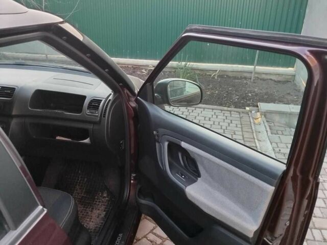 Червоний Шкода Фабія, об'ємом двигуна 1.4 л та пробігом 159 тис. км за 4950 $, фото 8 на Automoto.ua